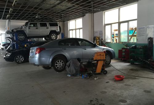 車(chē)送修反遭撞，店方為何有恃無(wú)恐